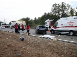 GÜNCELLEME - Düzce'de trafik kazası: 2 ölü, 1 yaralı