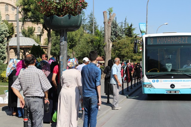 Kayalıpark'taki duraklara gölgelik talebi
