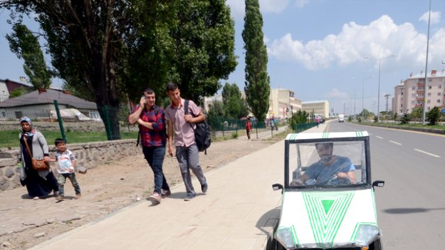 Karslı Mucit, Ot Biçme Makinesi Motoruyla Araba Yaptı