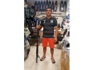 Zıpkınla 130 kiloluk orkinos avladı