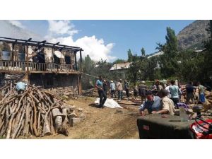 Suşehri'nde ev yangını