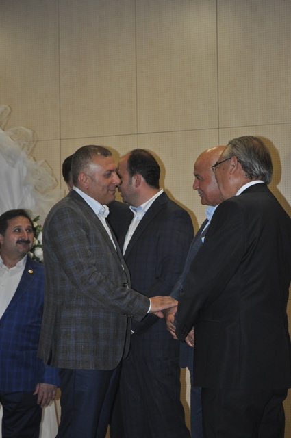 Dostlar hasret giderdi