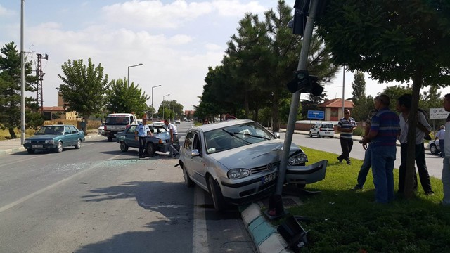 Akşehir'de trafik kazası: 3 yaralı