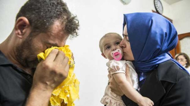 Bakan Kaya Esma bebekle buluştu