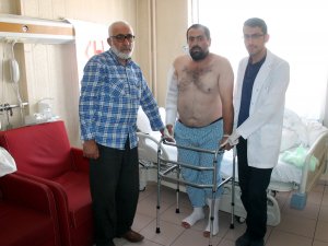 Trafik kazasında kemikleri kırıldı, ameliyatla ayağa kalktı