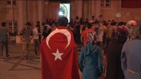 Konya'da Elektrikler Kesilince Valilik Binası Önünde Toplandılar