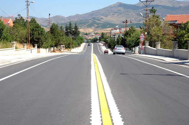 Hüyük’te yol standartlarını yükseltti
