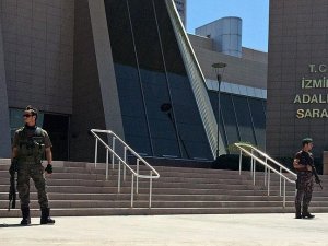 İzmir'de 40 emniyet mensubu tutuklandı