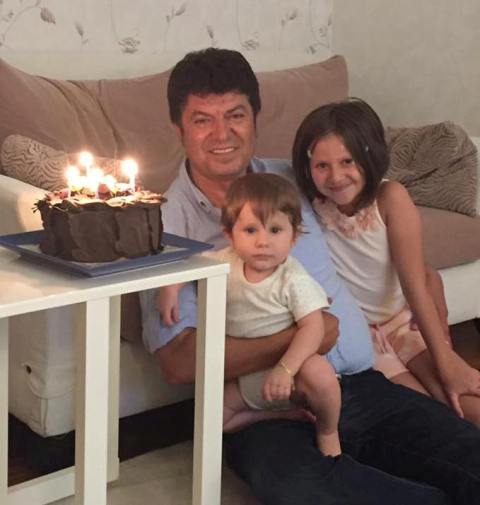 Doğum Gününü Torunlarıyla Kutladı