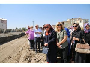 AK Partili kadınlar, belediyenin çalışmalarını inceledi