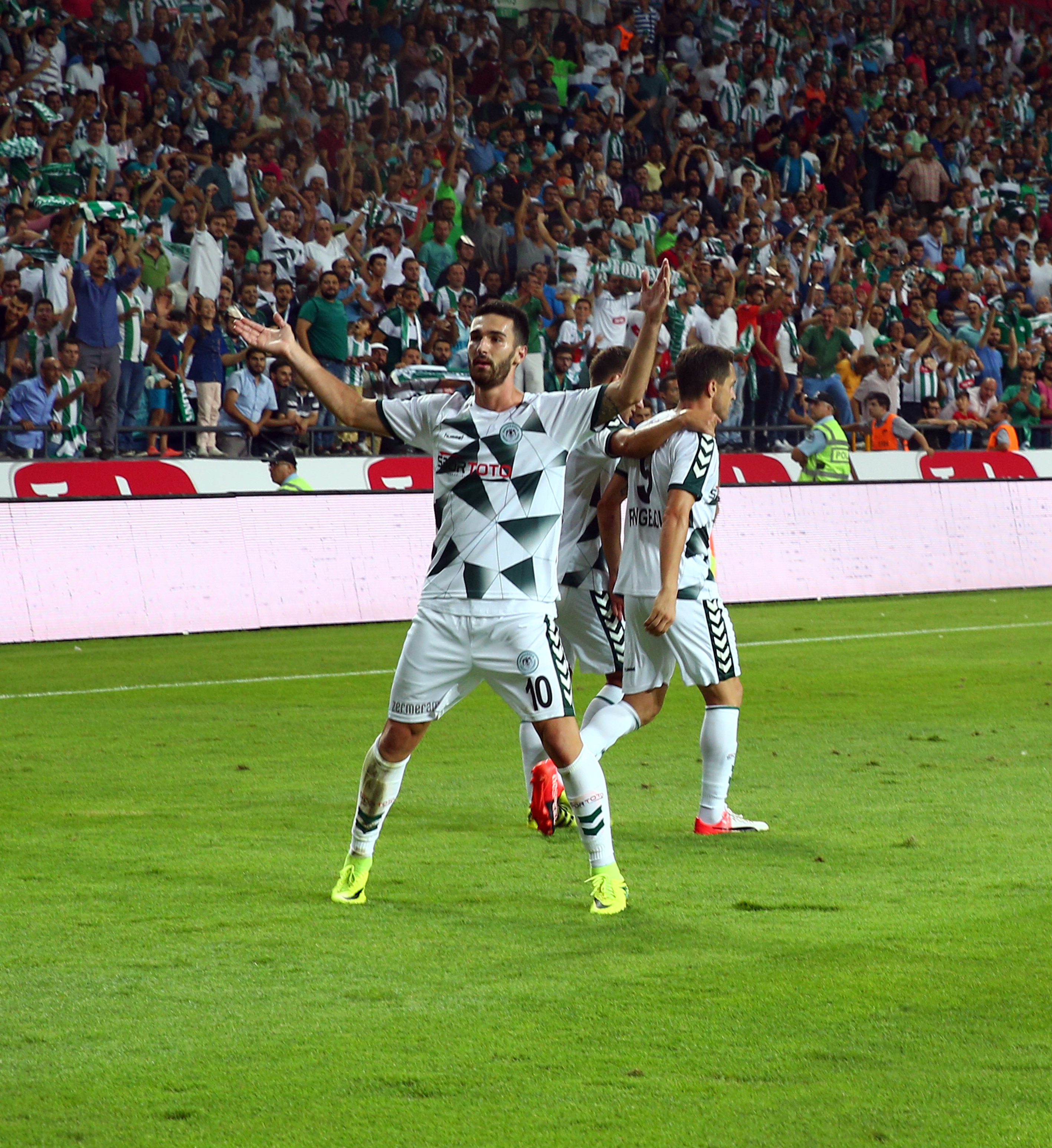 Konyaspor'da milli sevinç