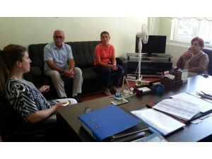 Vali Kamçı'nın eşinden çocuk destek merkezine ziyaret