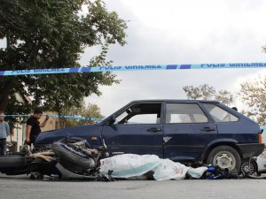 Otomobil ile motosiklet çarpıştı: 1 ölü