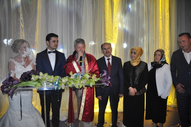 Hülya ile Sait Evlendi