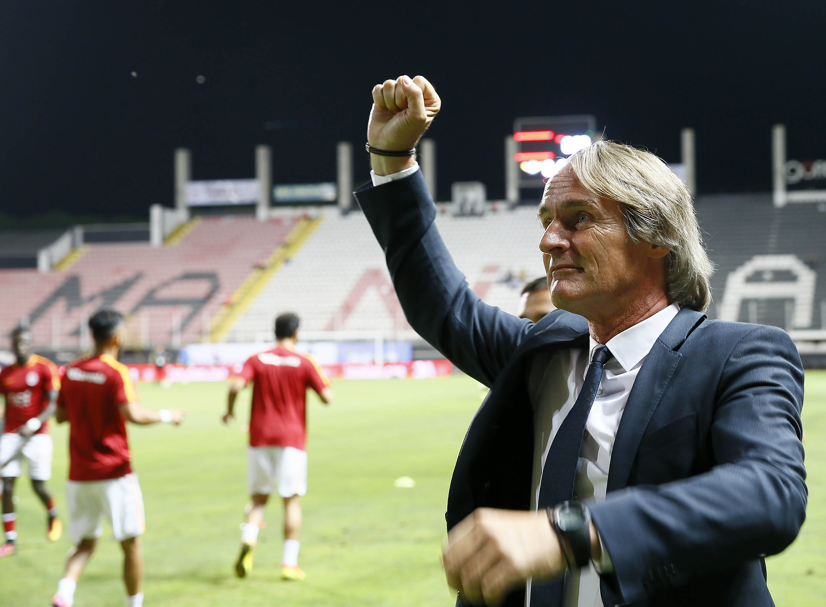 Forma aslanın ağzında!