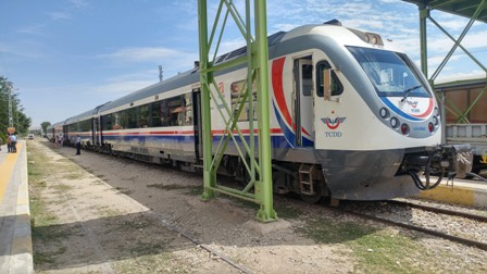 Bomba ihbarı yapılan trenden 15 kilo esrar çıktı