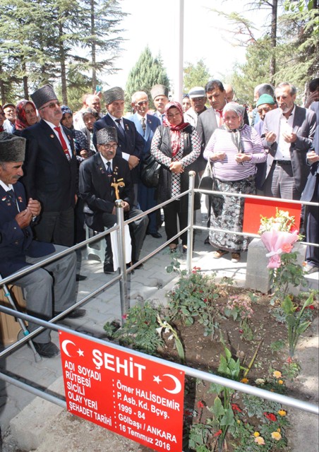Şehit aileleri Ömer Halisdemir'in dua etti
