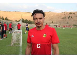 Yeni Malatyasporlu futbolcu Ahmet Burak: