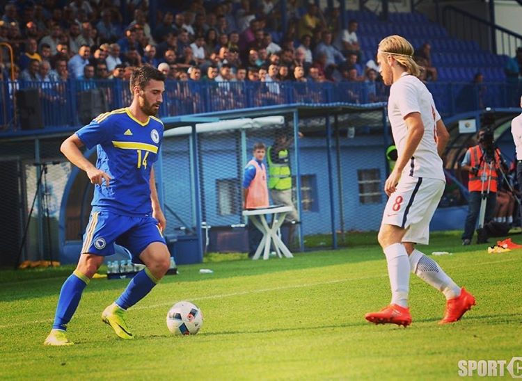 Milliler sahne aldı