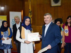 Vakıf İnsan Projesi’nde eğitimcilere dertifikaları verildi