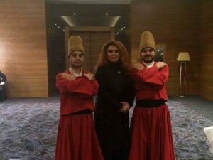 Sema aşkıyla semazen eşinin izinden yürüyor