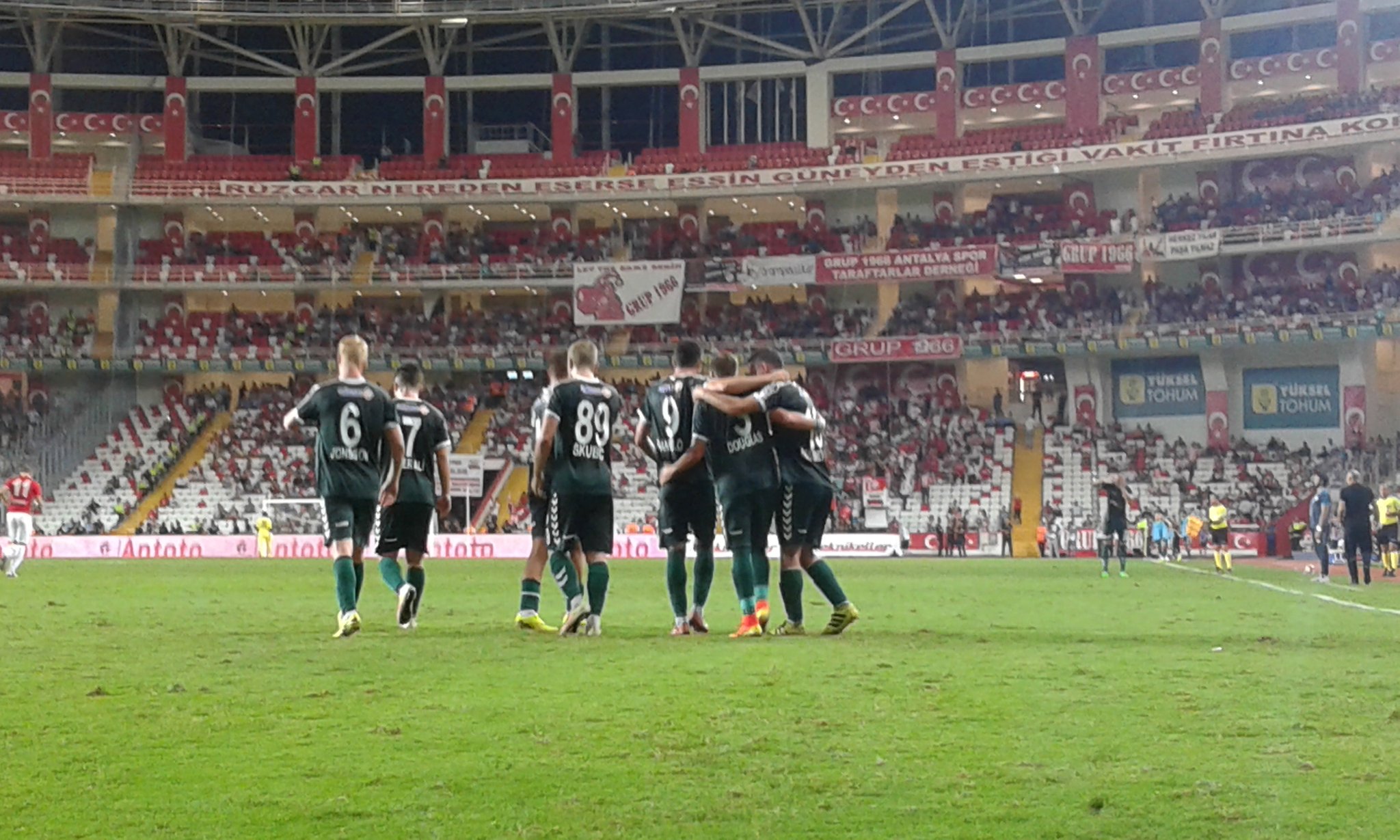 Konyaspor, Antalya'dan galibiyetle dönüyor