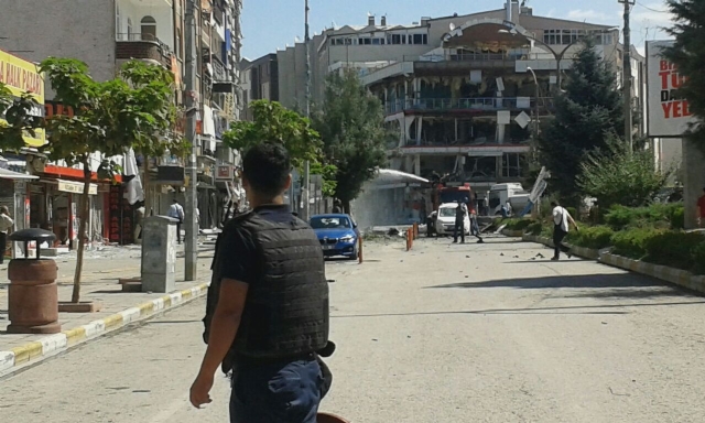 Van'da Bayram Günü Bombalı Araçla Saldırı! 11 Yaralı