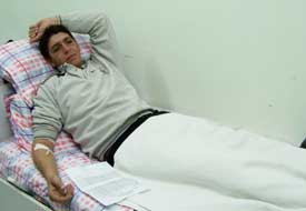 Donmaktan arkadaşları kurtardı