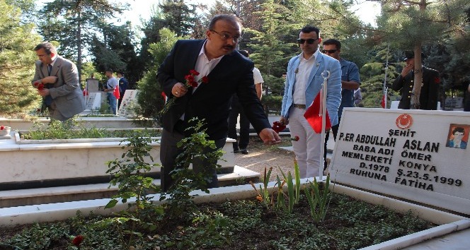Konya protokolü şehitliği ziyaret etti