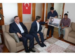 Eyüplü şehitlerin ailelerine bayram ziyareti