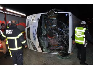 Kırıkkale'de midibüs devrildi: 15 yaralı