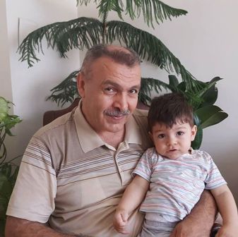 Toptaş torunuyla mutlu