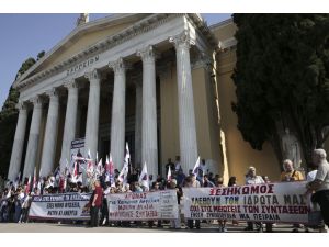 Yunanistan'da kemer sıkma karşıtı gösteri
