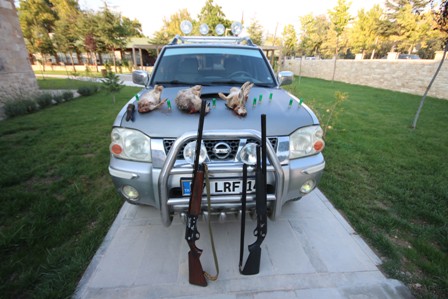 Far tertibatıyla tavşan avlayan 5 kişiye 9 bin 500 lira ceza