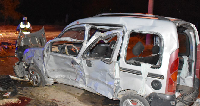 Aksaray'da hafif ticari araç takla attı: 1 ölü, 7 yaralı