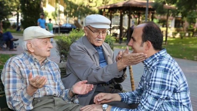 Başkan Altay, Parklardaki Vatandaşlar ve Çocuklarla Bir Araya Geldi