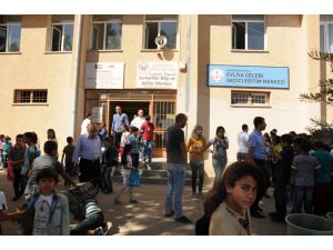 Mardin'deki sığınmacı öğrenciler de ders başı yaptı