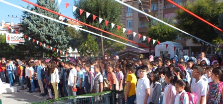 Model Okulları’nda ilköğretim haftası kutlandı