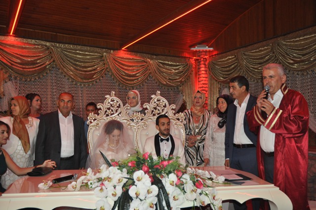 Türkan İle Hüseyin Evlendi