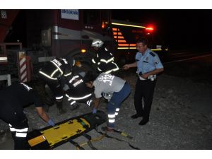 Sıkışan sürücünün imdadına itfaiye yetişti