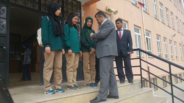 Fen Lisesini kazanan öğrenciler altınla ödüllendirildi