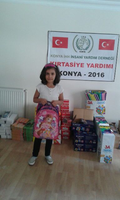 Konya İHH’ dan Kırtasiye Yardımı