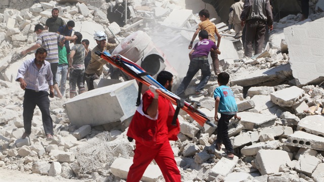 Halep'te sivil yerleşim alanlarına saldırı: 15 ölü