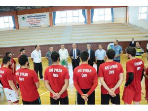 AEÜ Rektörü Karakaya, sporculara başarılar diledi