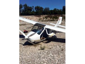 Antalya'da ultralight tipi uçak zorunlu iniş yaptı