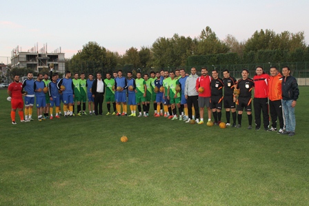 Çumra, rakibine kavun ikram etti