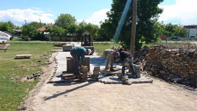 Beyşehir'in Akburun Mahallesi'nin Yolları Parke Taşıyla Kaplandı