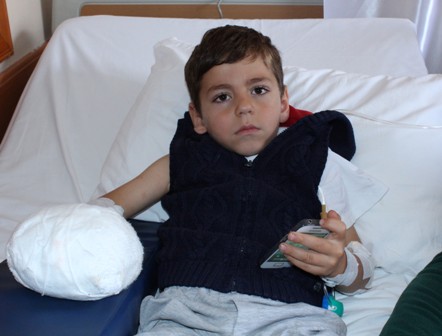 Kopan parmak yerine dikildi