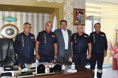 İtfaiyecilerden Mehmet Kale'ye ziyaret