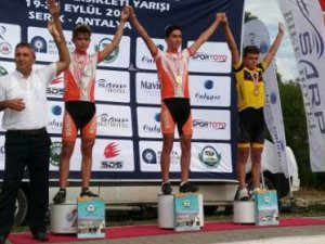 Taşkentspor bisiklet takımı sezonu kürsü de kapattı